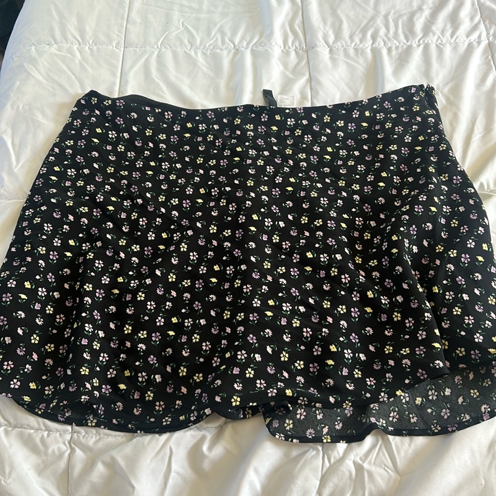 H&M DIVIDED mini skirt with yellow and purple flowers